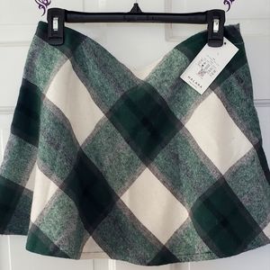 Halara brand L green flannel skort